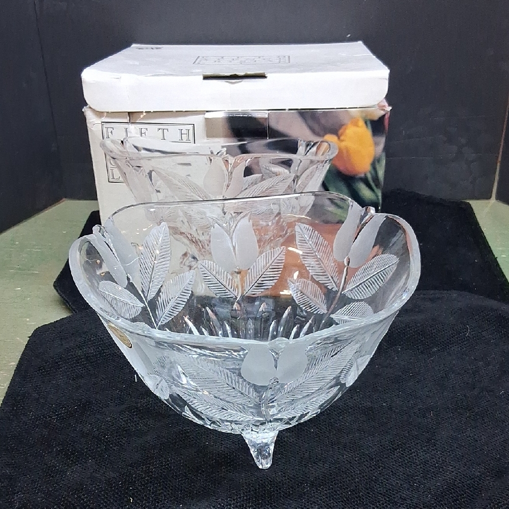 Fifth Avenue Hand Cut 24% Lead Crystal‎ 9" "TULIP" Bowl #301975-GB